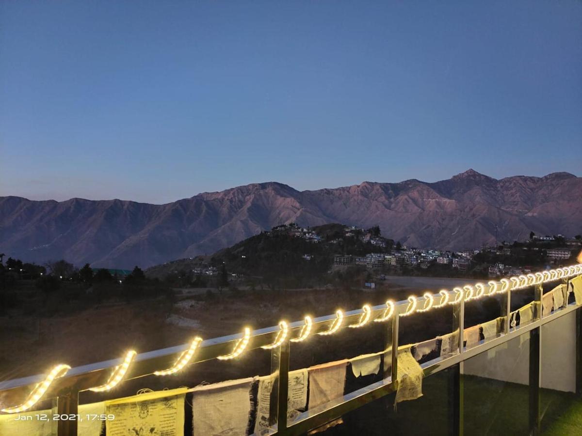 Icebergs Mussoorie - A Boutique Stay And 24 Hrs Roof Top Cafe Exteriör bild
