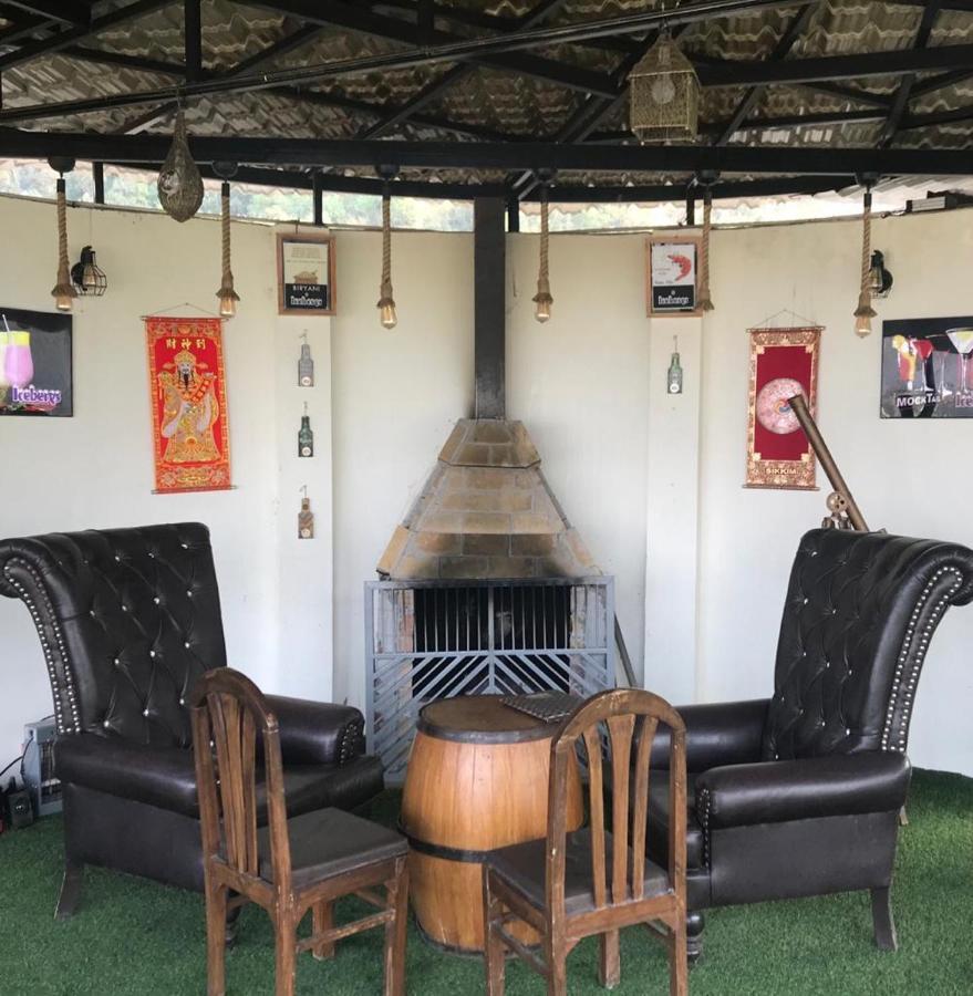 Icebergs Mussoorie - A Boutique Stay And 24 Hrs Roof Top Cafe Exteriör bild