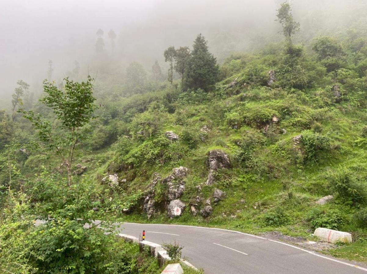 Icebergs Mussoorie - A Boutique Stay And 24 Hrs Roof Top Cafe Exteriör bild