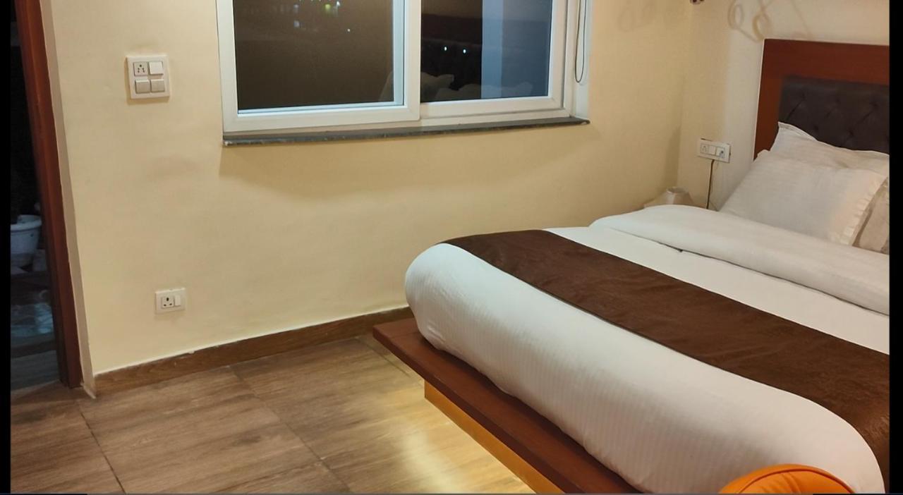 Icebergs Mussoorie - A Boutique Stay And 24 Hrs Roof Top Cafe Exteriör bild
