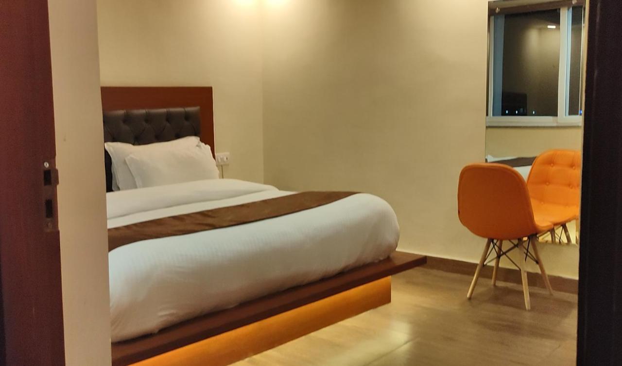 Icebergs Mussoorie - A Boutique Stay And 24 Hrs Roof Top Cafe Exteriör bild