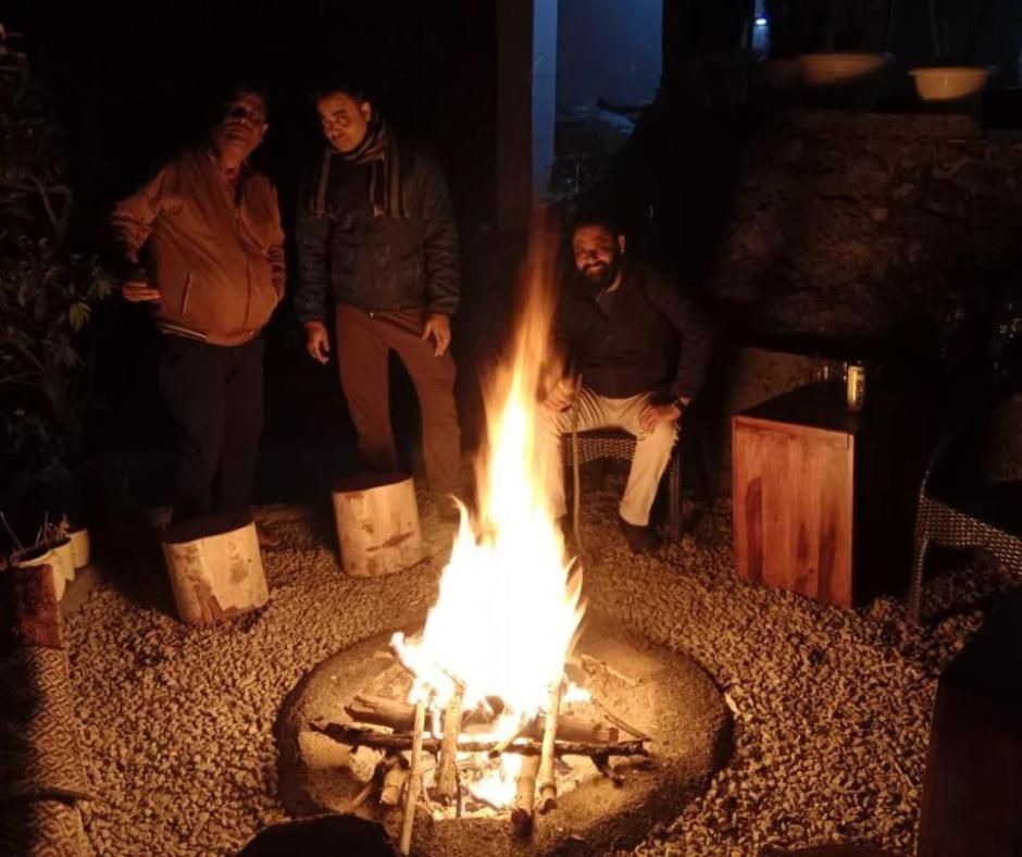 Icebergs Mussoorie - A Boutique Stay And 24 Hrs Roof Top Cafe Exteriör bild