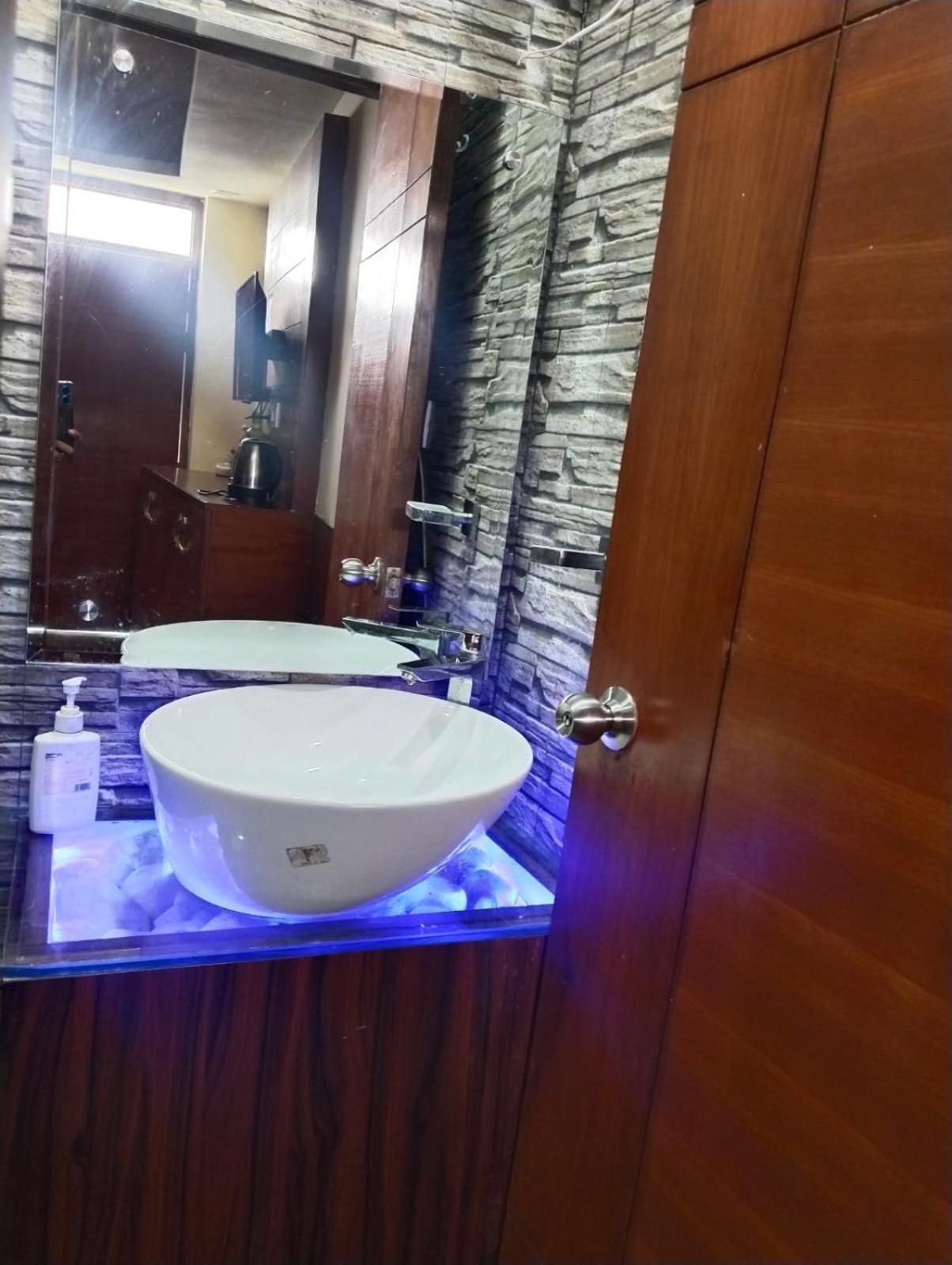 Icebergs Mussoorie - A Boutique Stay And 24 Hrs Roof Top Cafe Exteriör bild