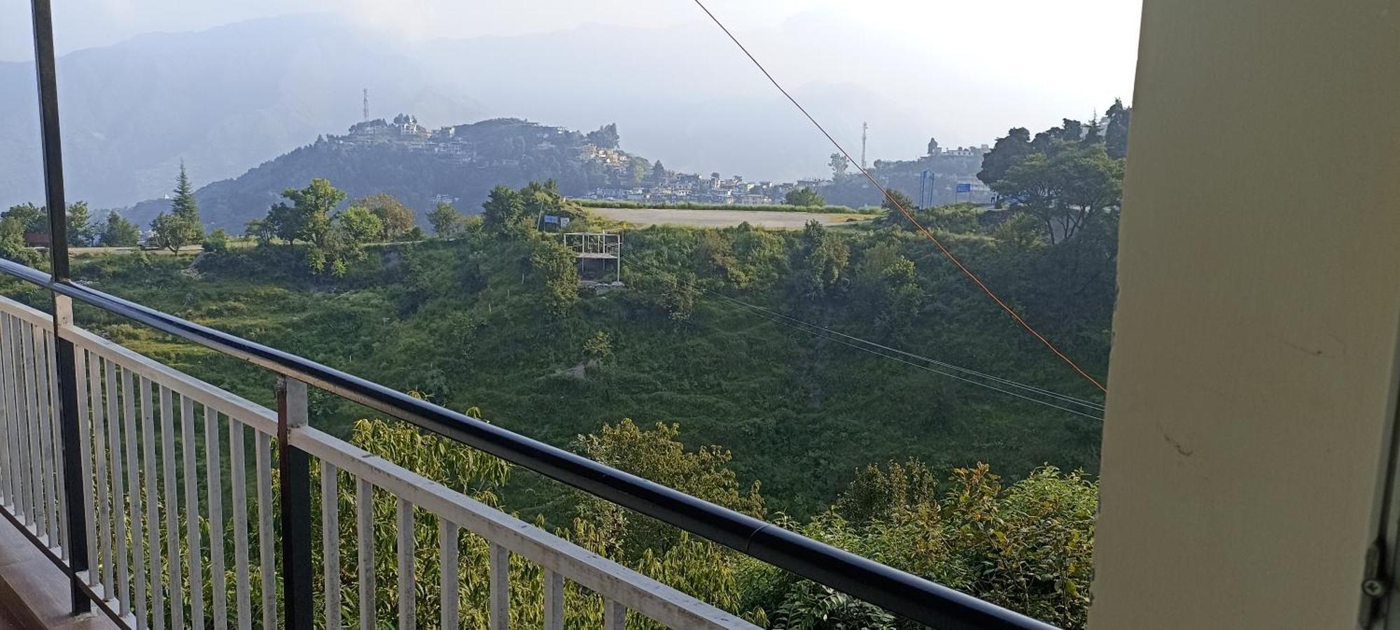 Icebergs Mussoorie - A Boutique Stay And 24 Hrs Roof Top Cafe Exteriör bild