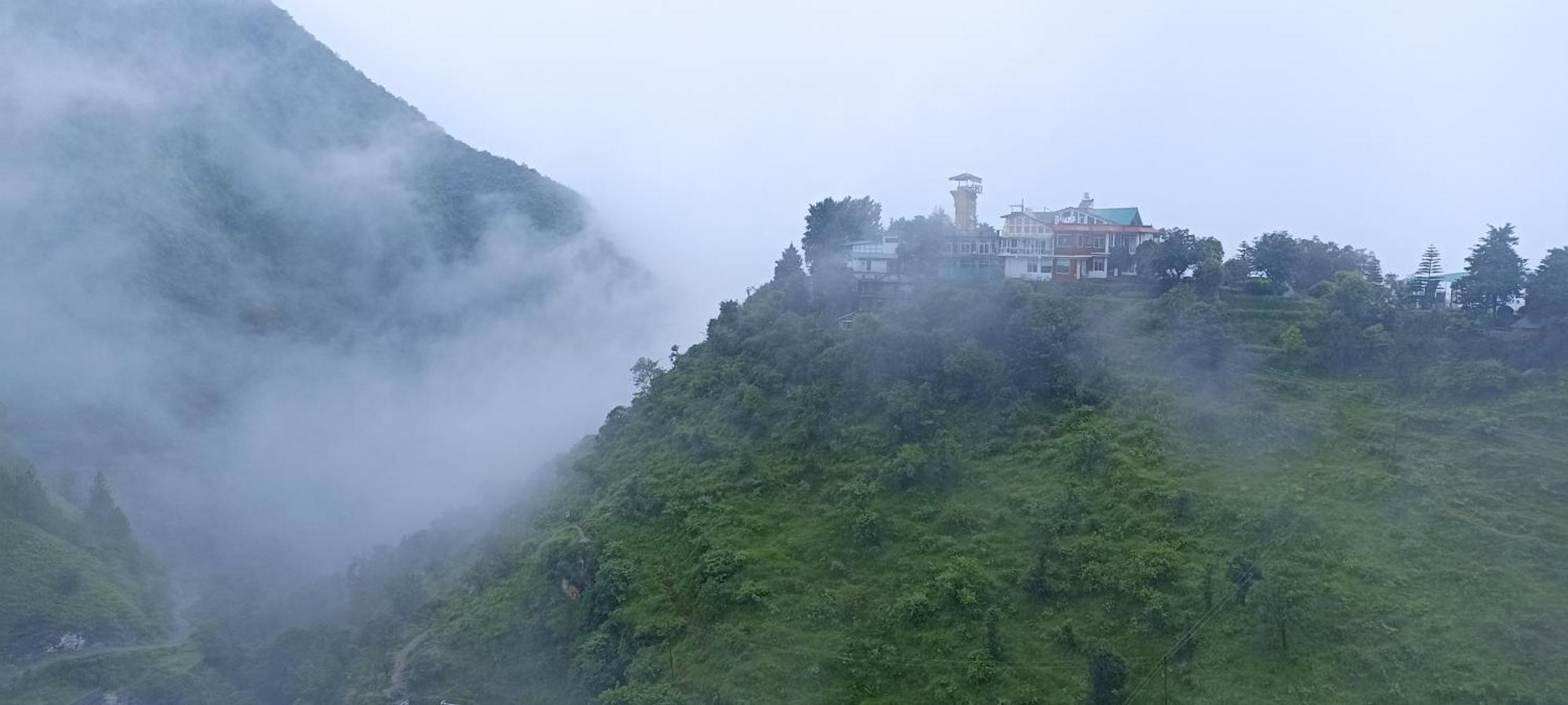 Icebergs Mussoorie - A Boutique Stay And 24 Hrs Roof Top Cafe Exteriör bild