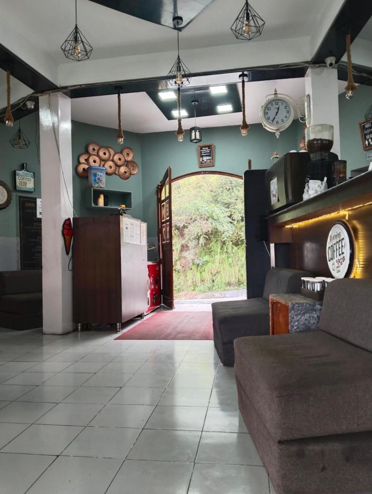 Icebergs Mussoorie - A Boutique Stay And 24 Hrs Roof Top Cafe Exteriör bild