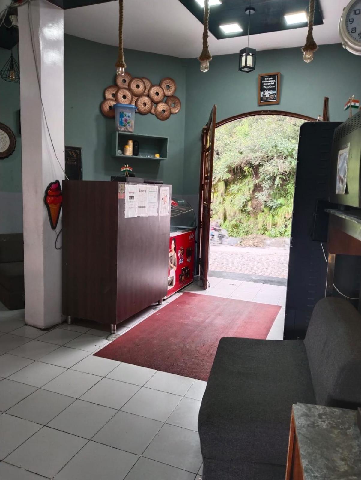Icebergs Mussoorie - A Boutique Stay And 24 Hrs Roof Top Cafe Exteriör bild