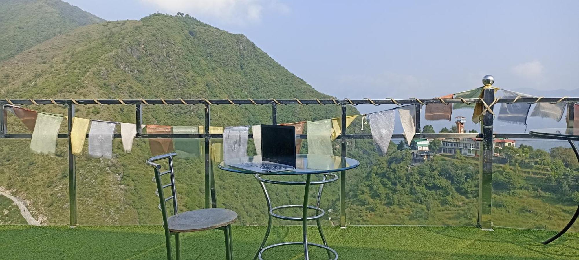Icebergs Mussoorie - A Boutique Stay And 24 Hrs Roof Top Cafe Exteriör bild