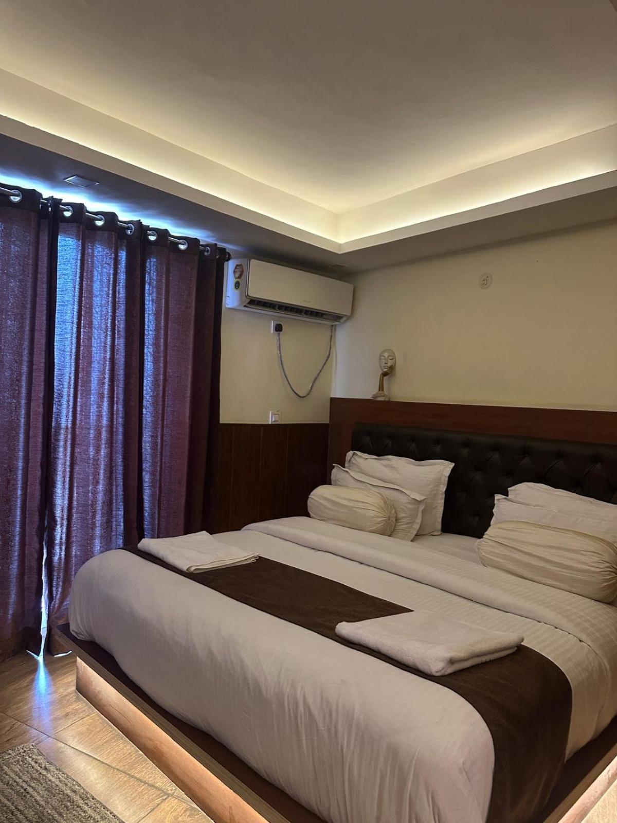 Icebergs Mussoorie - A Boutique Stay And 24 Hrs Roof Top Cafe Exteriör bild
